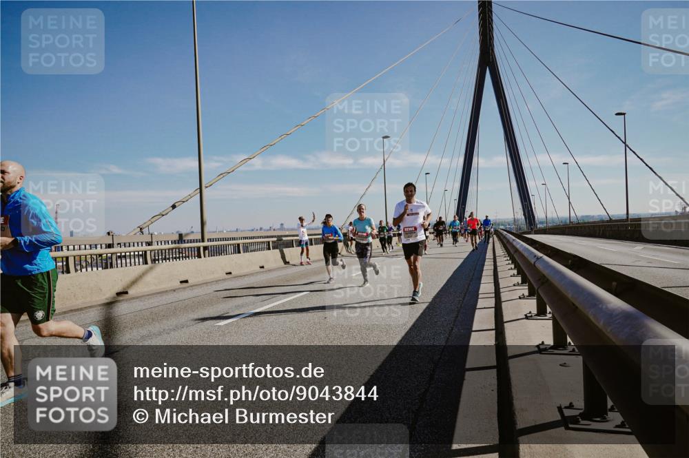 03.10.2025 - Köhlbrandbrückenlauf Michael Burmester http://msf.ph/oto/9043844 03.10.2025 12:25:31 Position 1  meine-sportfotos.de