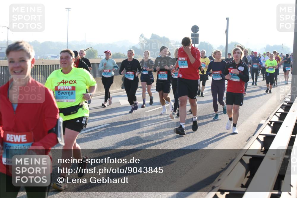 03.10.2025 - Köhlbrandbrückenlauf Lena Gebhardt http://msf.ph/oto/9043845 03.10.2025 09:26:54 Position 1 3604, 2738, 330, 2631 meine-sportfotos.de