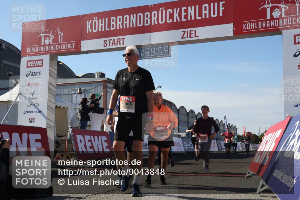 03.10.2025 - Köhlbrandbrückenlauf Luisa Fischer http://msf.ph/oto/9043848 03.10.2025 13:39:54 Ziel 5264, 5484, 5487, 5508, 5565, 5566, 6399, 6400, 6401, 6403, 6522 meine-sportfotos.de