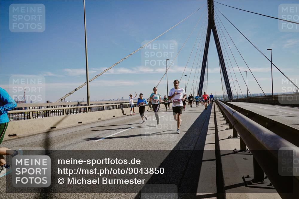 03.10.2025 - Köhlbrandbrückenlauf Michael Burmester http://msf.ph/oto/9043850 03.10.2025 12:25:31 Position 1  meine-sportfotos.de