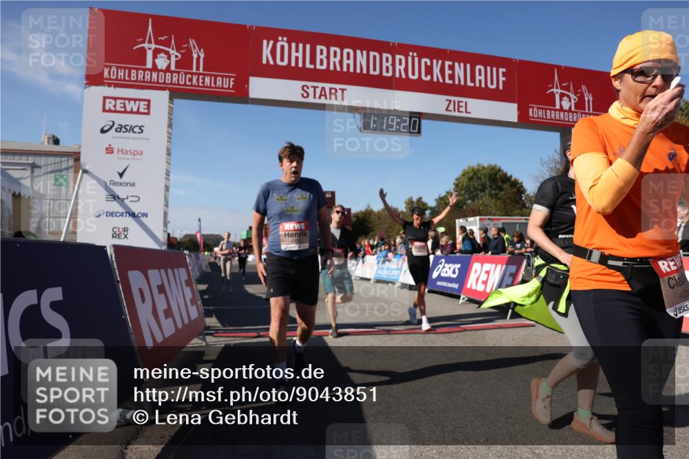 03.10.2025 - Köhlbrandbrückenlauf Lena Gebhardt http://msf.ph/oto/9043851 03.10.2025 13:19:20 Ziel 4143, 4593, 4632, 4690, 4725, 4727, 4828, 4996, 5443, 5451, 5853, 5858, 6057, 6225, 6226, 6230, 6576 meine-sportfotos.de