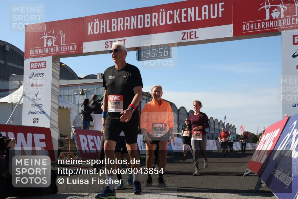 03.10.2025 - Köhlbrandbrückenlauf Luisa Fischer http://msf.ph/oto/9043854 03.10.2025 13:39:54 Ziel 5264, 5484, 5487, 5508, 5565, 5566, 6399, 6400, 6401, 6403, 6522 meine-sportfotos.de