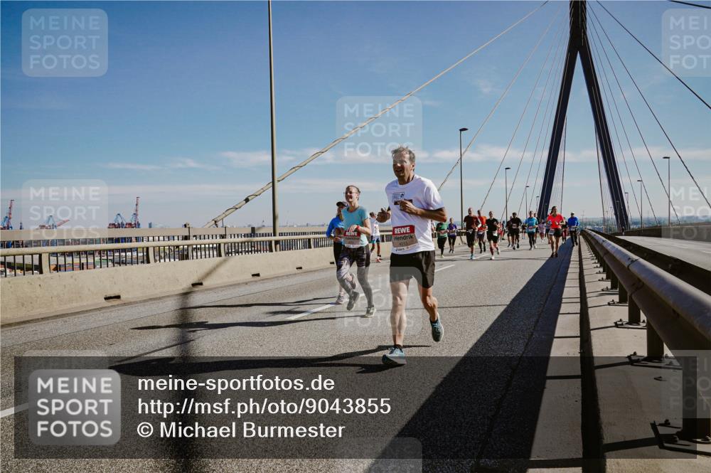 03.10.2025 - Köhlbrandbrückenlauf Michael Burmester http://msf.ph/oto/9043855 03.10.2025 12:25:32 Position 1  meine-sportfotos.de