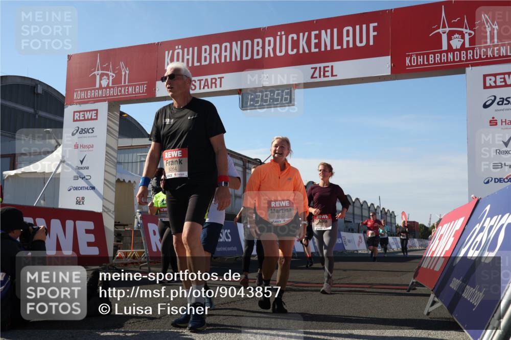 03.10.2025 - Köhlbrandbrückenlauf Luisa Fischer http://msf.ph/oto/9043857 03.10.2025 13:39:55 Ziel 5264, 5484, 5487, 5508, 5565, 5566, 5831, 5832, 5835, 6399, 6400, 6401, 6403, 6522 meine-sportfotos.de