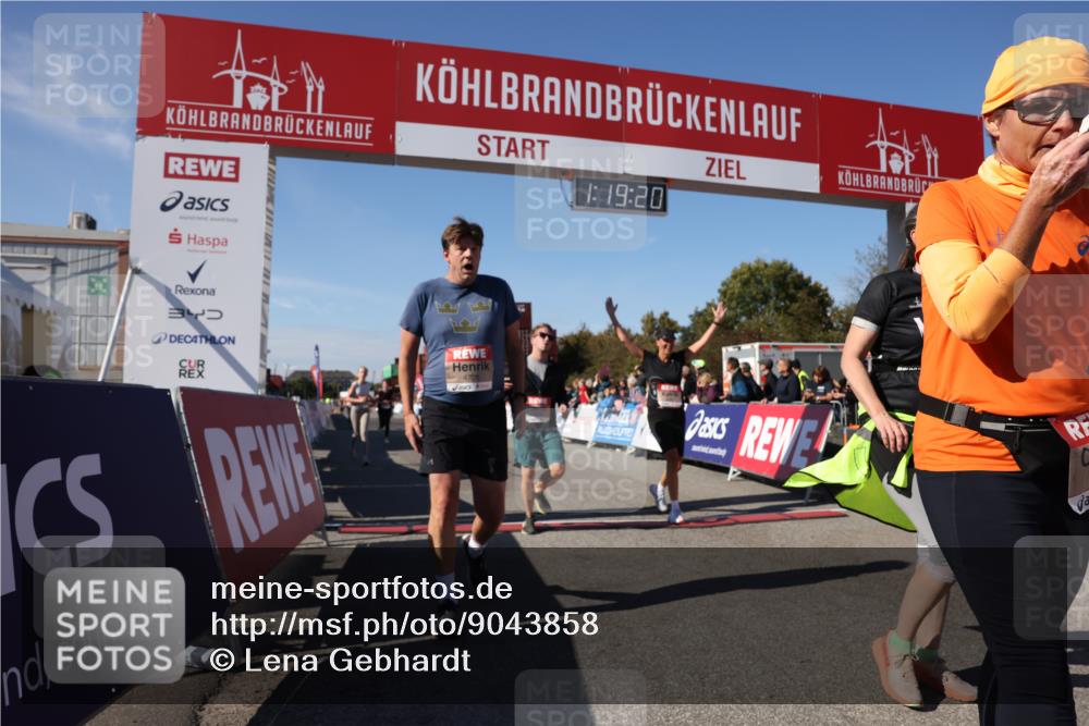 03.10.2025 - Köhlbrandbrückenlauf Lena Gebhardt http://msf.ph/oto/9043858 03.10.2025 13:19:20 Ziel 4143, 4593, 4632, 4690, 4725, 4727, 4828, 4996, 5443, 5451, 5853, 5858, 6057, 6225, 6226, 6230, 6576 meine-sportfotos.de