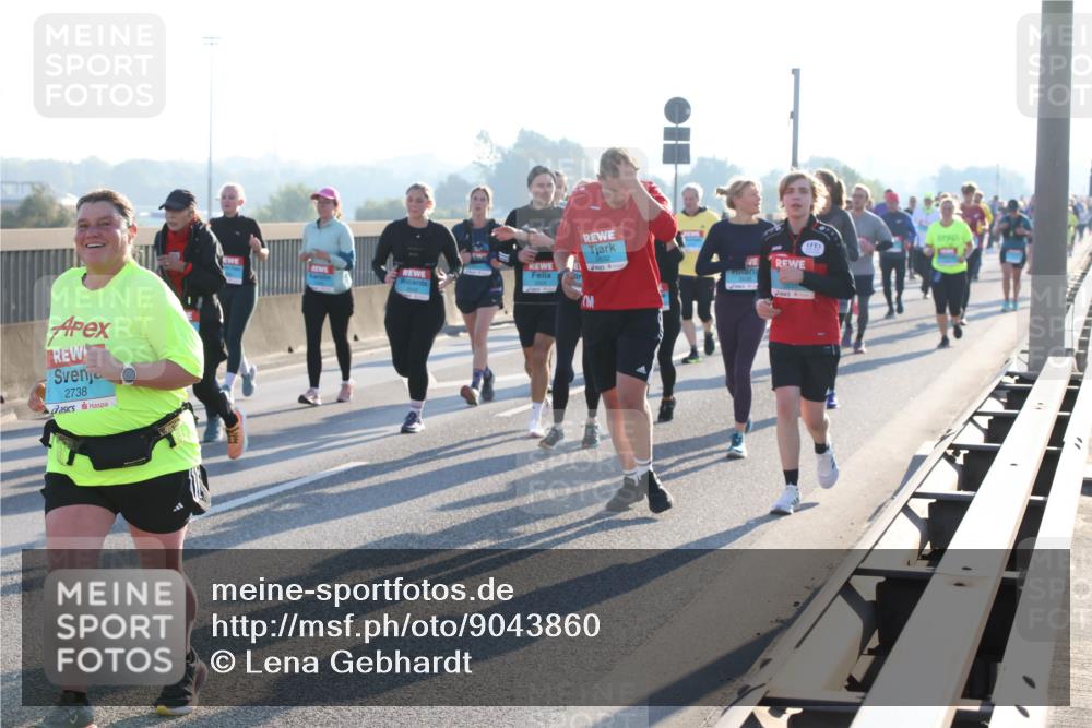 03.10.2025 - Köhlbrandbrückenlauf Lena Gebhardt http://msf.ph/oto/9043860 03.10.2025 09:26:54 Position 1 2738 meine-sportfotos.de
