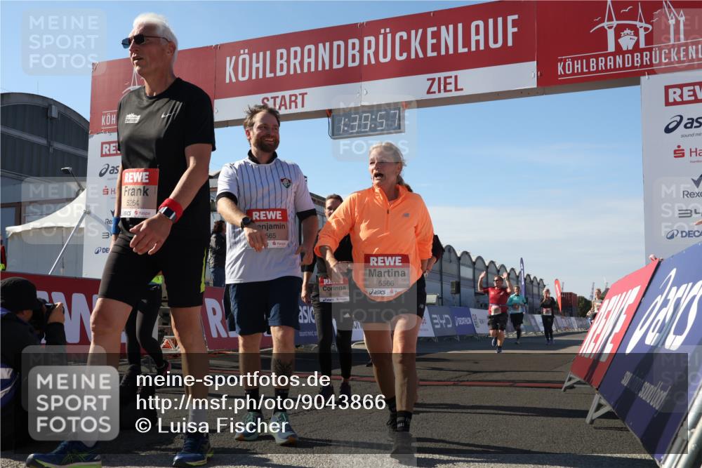 03.10.2025 - Köhlbrandbrückenlauf Luisa Fischer http://msf.ph/oto/9043866 03.10.2025 13:39:55 Ziel 5264, 5484, 5487, 5508, 5565, 5566, 5831, 5832, 5835, 6399, 6400, 6401, 6403, 6522 meine-sportfotos.de