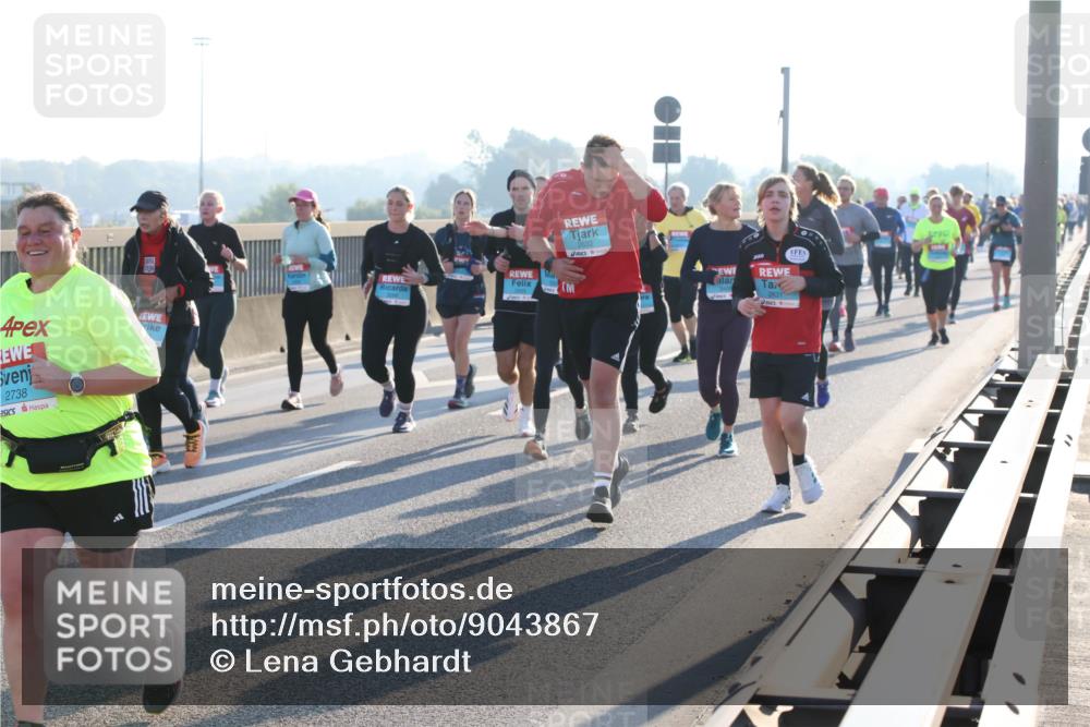 03.10.2025 - Köhlbrandbrückenlauf Lena Gebhardt http://msf.ph/oto/9043867 03.10.2025 09:26:54 Position 1 2738, 26317 meine-sportfotos.de