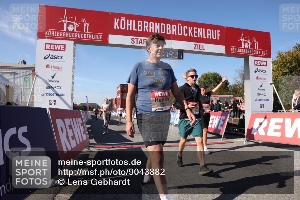 03.10.2025 - Köhlbrandbrückenlauf Lena Gebhardt http://msf.ph/oto/9043882 03.10.2025 13:19:21 Ziel 4143, 4593, 4632, 4690, 4725, 4727, 4828, 4996, 5009, 5443, 5451, 5853, 5858, 6057, 6225, 6226, 6230, 6576, 6753 meine-sportfotos.de