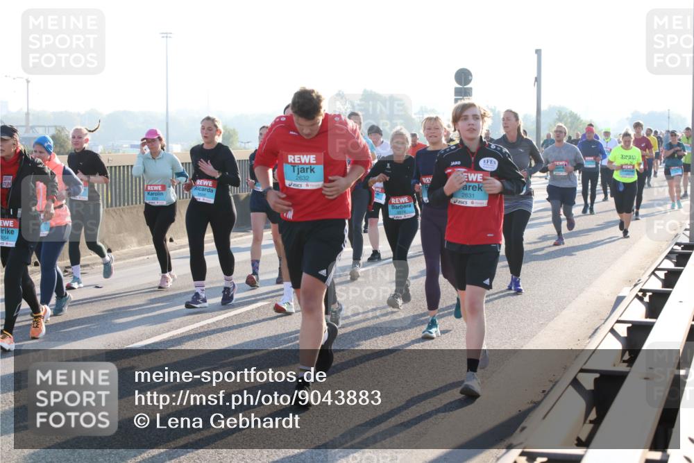 03.10.2025 - Köhlbrandbrückenlauf Lena Gebhardt http://msf.ph/oto/9043883 03.10.2025 09:26:55 Position 1 3054, 2632, 2631, 574 meine-sportfotos.de