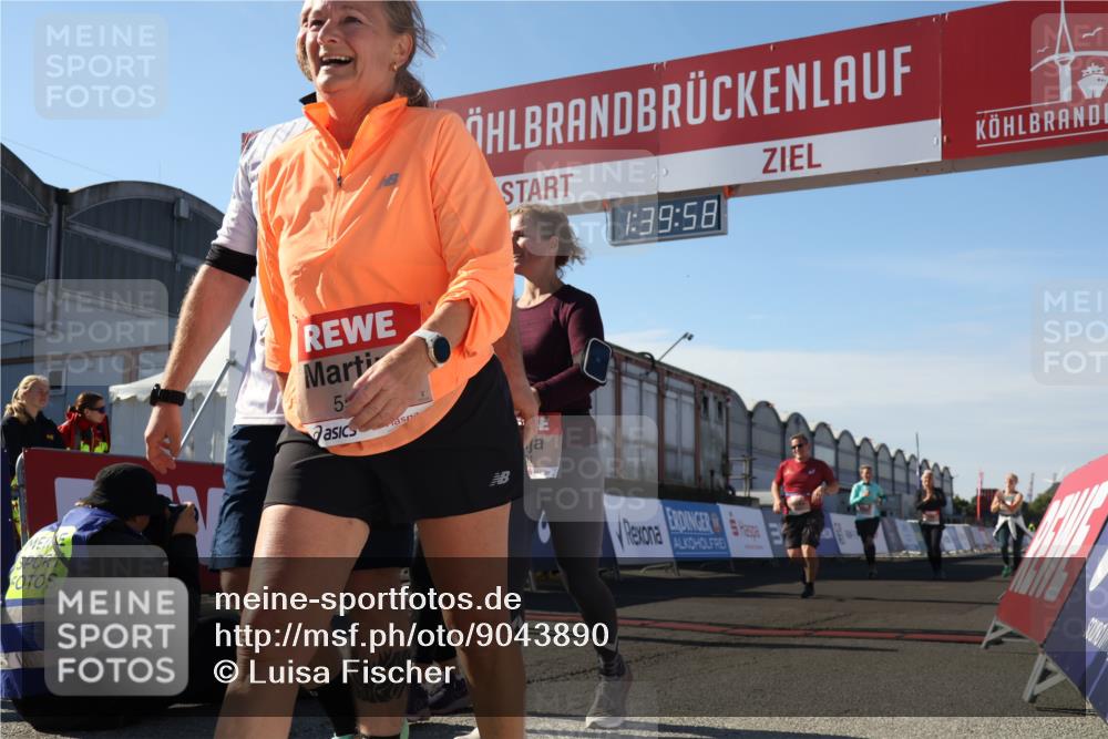 03.10.2025 - Köhlbrandbrückenlauf Luisa Fischer http://msf.ph/oto/9043890 03.10.2025 13:39:57 Ziel 5264, 5484, 5487, 5565, 5566, 5831, 5832, 5835, 6399, 6400, 6401, 6403, 6522 meine-sportfotos.de