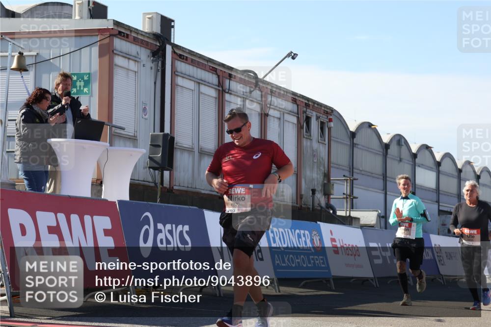 03.10.2025 - Köhlbrandbrückenlauf Luisa Fischer http://msf.ph/oto/9043896 03.10.2025 13:39:58 Ziel 5264, 5484, 5487, 5565, 5566, 5831, 5832, 5835, 6399, 6400, 6401, 6403, 6522 meine-sportfotos.de