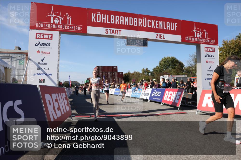 03.10.2025 - Köhlbrandbrückenlauf Lena Gebhardt http://msf.ph/oto/9043899 03.10.2025 13:19:22 Ziel 4593, 4690, 4725, 4727, 4828, 4971, 4996, 5009, 5405, 5443, 5451, 5578, 5853, 6057, 6225, 6226, 6230, 6576, 6753 meine-sportfotos.de