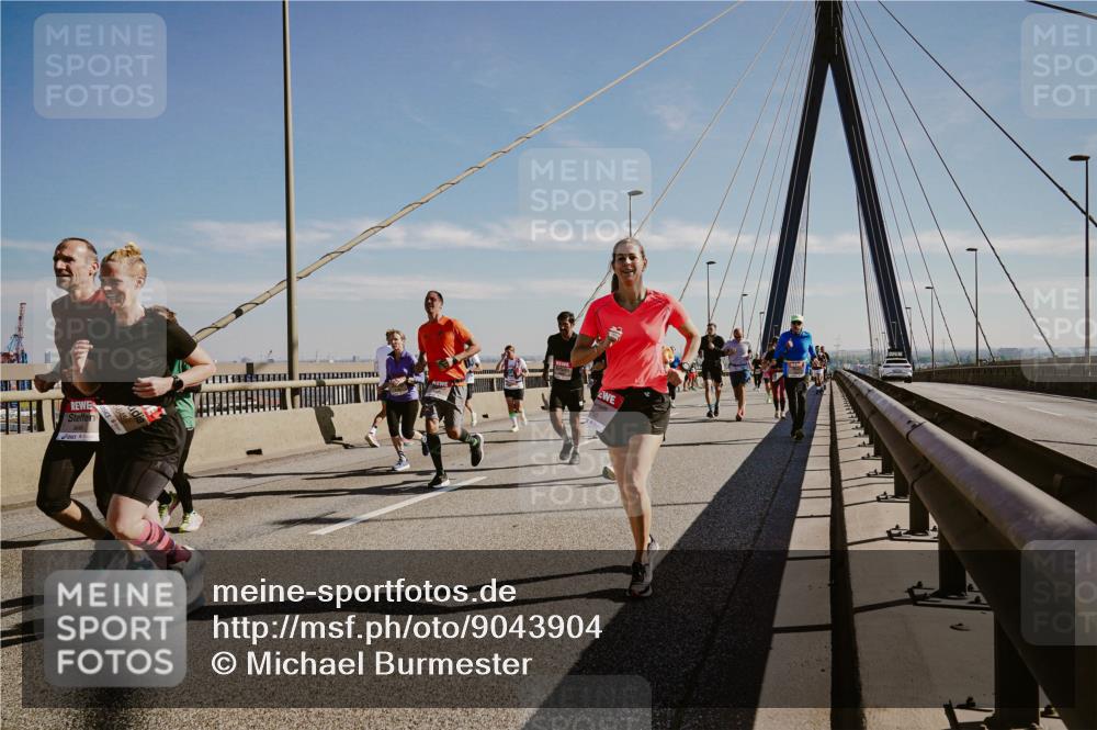 03.10.2025 - Köhlbrandbrückenlauf Michael Burmester http://msf.ph/oto/9043904 03.10.2025 12:25:36 Position 1 1984874587 meine-sportfotos.de
