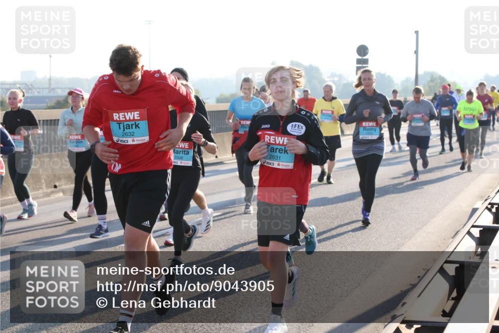 03.10.2025 - Köhlbrandbrückenlauf Lena Gebhardt http://msf.ph/oto/9043905 03.10.2025 09:26:56 Position 1 2632, 3306, 2631, 37943 meine-sportfotos.de