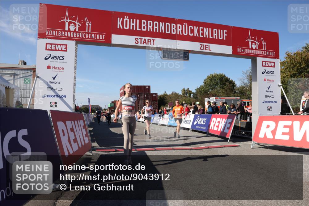 03.10.2025 - Köhlbrandbrückenlauf Lena Gebhardt http://msf.ph/oto/9043912 03.10.2025 13:19:23 Ziel 4593, 4690, 4725, 4727, 4828, 4971, 4996, 5009, 5405, 5443, 5451, 5578, 5853, 6057, 6225, 6226, 6230, 6576, 6753 meine-sportfotos.de