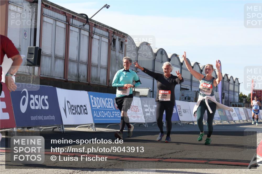 03.10.2025 - Köhlbrandbrückenlauf Luisa Fischer http://msf.ph/oto/9043913 03.10.2025 13:39:59 Ziel 5264, 5484, 5487, 5565, 5566, 5831, 5832, 5835, 6399, 6400, 6401, 6403, 6522 meine-sportfotos.de