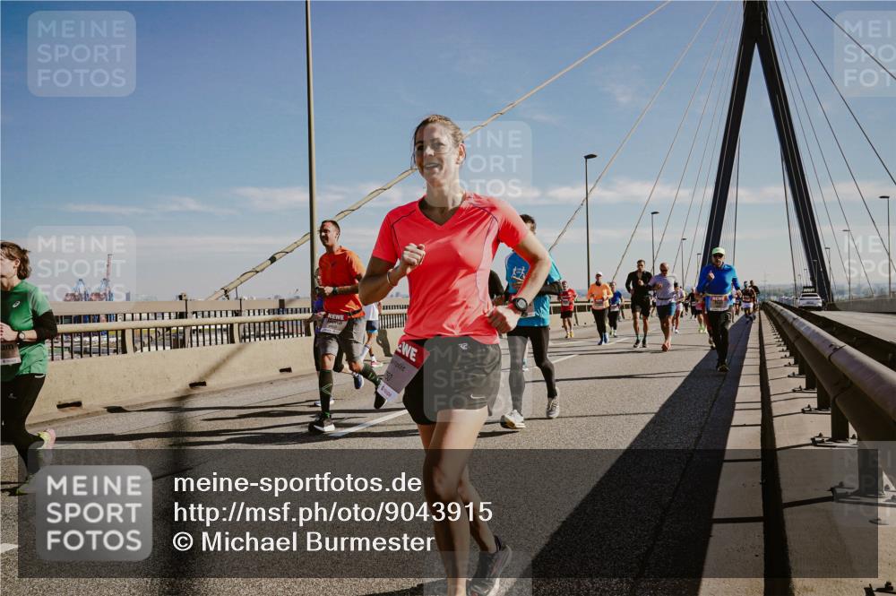 03.10.2025 - Köhlbrandbrückenlauf Michael Burmester http://msf.ph/oto/9043915 03.10.2025 12:25:37 Position 1  meine-sportfotos.de