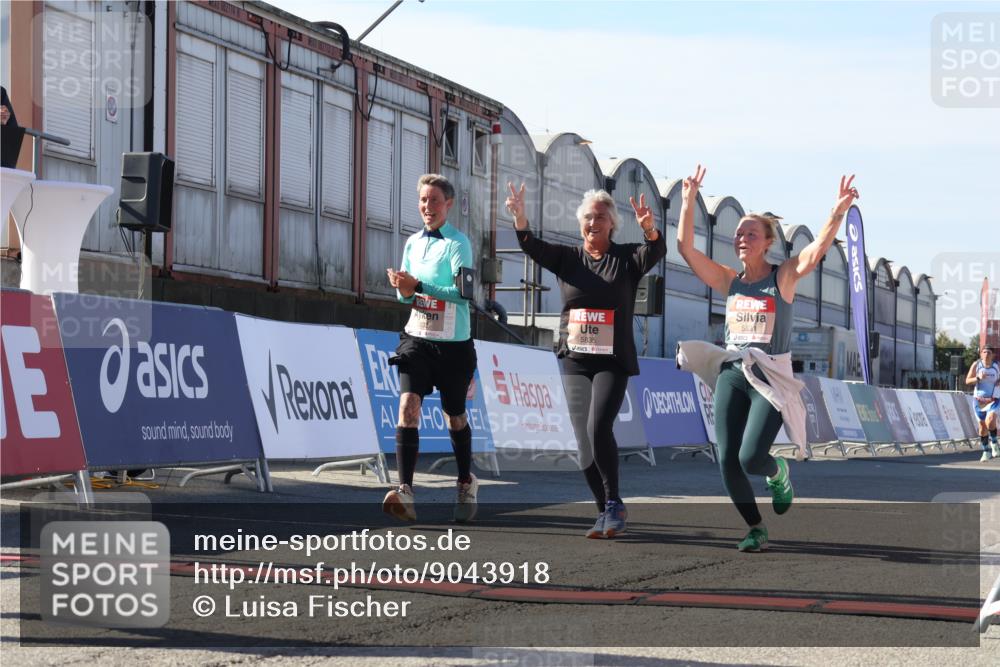 03.10.2025 - Köhlbrandbrückenlauf Luisa Fischer http://msf.ph/oto/9043918 03.10.2025 13:39:59 Ziel 5264, 5484, 5487, 5565, 5566, 5831, 5832, 5835, 6399, 6400, 6401, 6403, 6522 meine-sportfotos.de