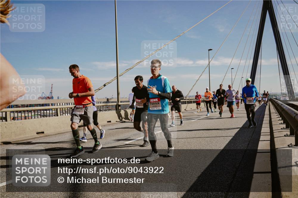 03.10.2025 - Köhlbrandbrückenlauf Michael Burmester http://msf.ph/oto/9043922 03.10.2025 12:25:38 Position 1 6533 meine-sportfotos.de