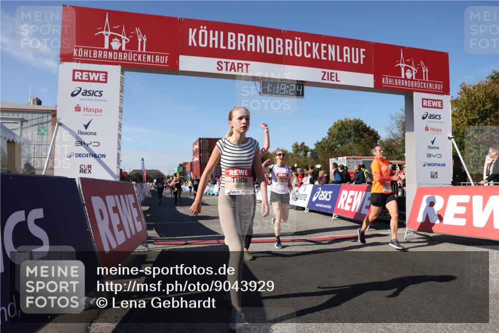 03.10.2025 - Köhlbrandbrückenlauf Lena Gebhardt http://msf.ph/oto/9043929 03.10.2025 13:19:24 Ziel 4593, 4690, 4691, 4725, 4828, 4971, 4996, 5009, 5405, 5443, 5451, 5578, 5853, 6057, 6225, 6226, 6230, 6576, 6753 meine-sportfotos.de
