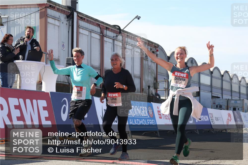 03.10.2025 - Köhlbrandbrückenlauf Luisa Fischer http://msf.ph/oto/9043933 03.10.2025 13:40:00 Ziel 5264, 5484, 5487, 5565, 5566, 5831, 5832, 5835, 6399, 6400, 6401, 6403, 6522 meine-sportfotos.de