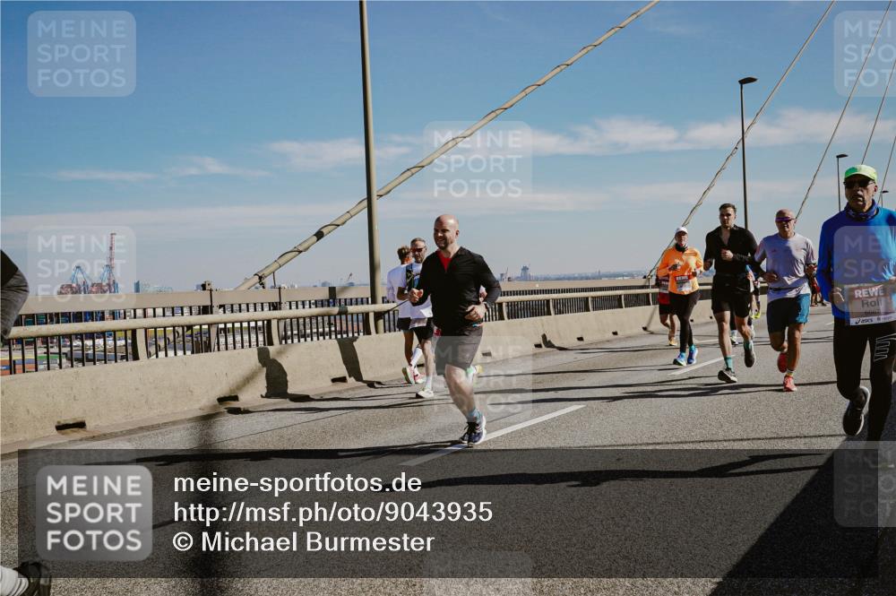 03.10.2025 - Köhlbrandbrückenlauf Michael Burmester http://msf.ph/oto/9043935 03.10.2025 12:25:39 Position 1 6667 meine-sportfotos.de