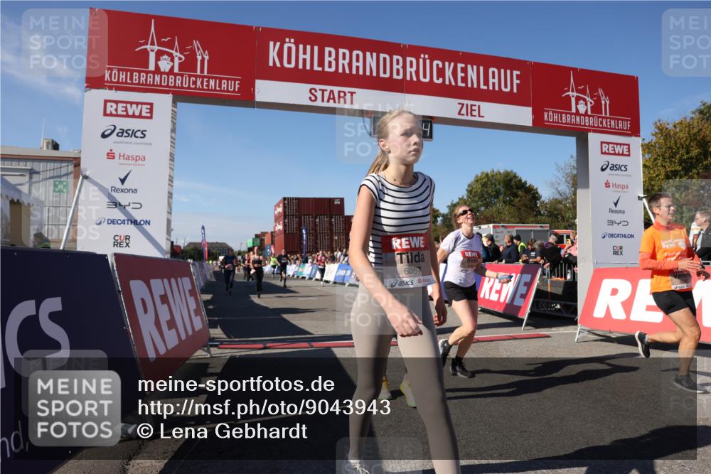 03.10.2025 - Köhlbrandbrückenlauf Lena Gebhardt http://msf.ph/oto/9043943 03.10.2025 13:19:25 Ziel 4593, 4691, 4725, 4828, 4971, 4996, 5009, 5405, 5443, 5451, 5578, 5853, 6057, 6225, 6226, 6230, 6576, 6753, 6776 meine-sportfotos.de