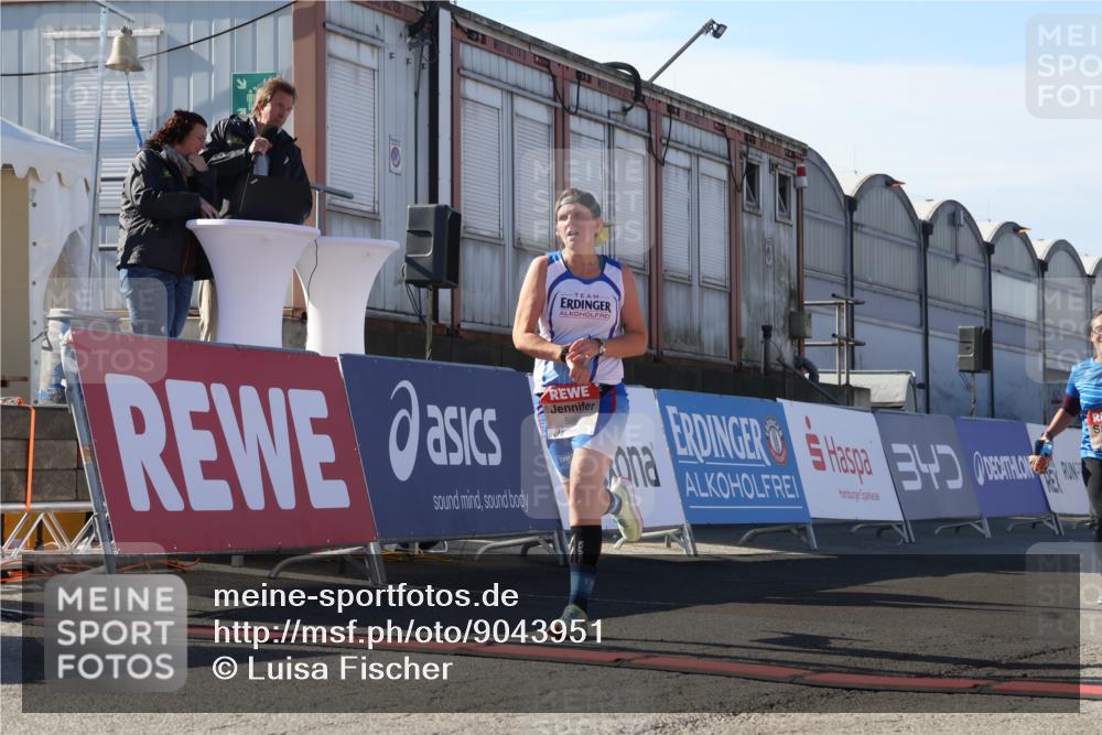 03.10.2025 - Köhlbrandbrückenlauf Luisa Fischer http://msf.ph/oto/9043951 03.10.2025 13:40:07 Ziel 5252, 5487, 5831, 5832, 5835, 5990, 6109, 6522 meine-sportfotos.de