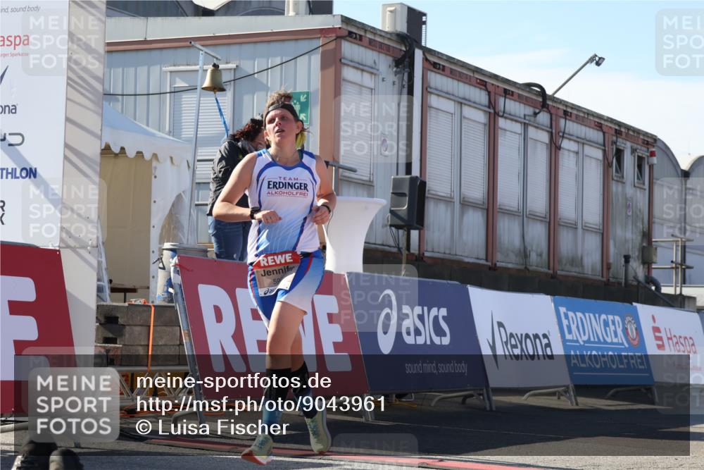 03.10.2025 - Köhlbrandbrückenlauf Luisa Fischer http://msf.ph/oto/9043961 03.10.2025 13:40:07 Ziel 5252, 5487, 5831, 5832, 5835, 5990, 6109, 6522 meine-sportfotos.de