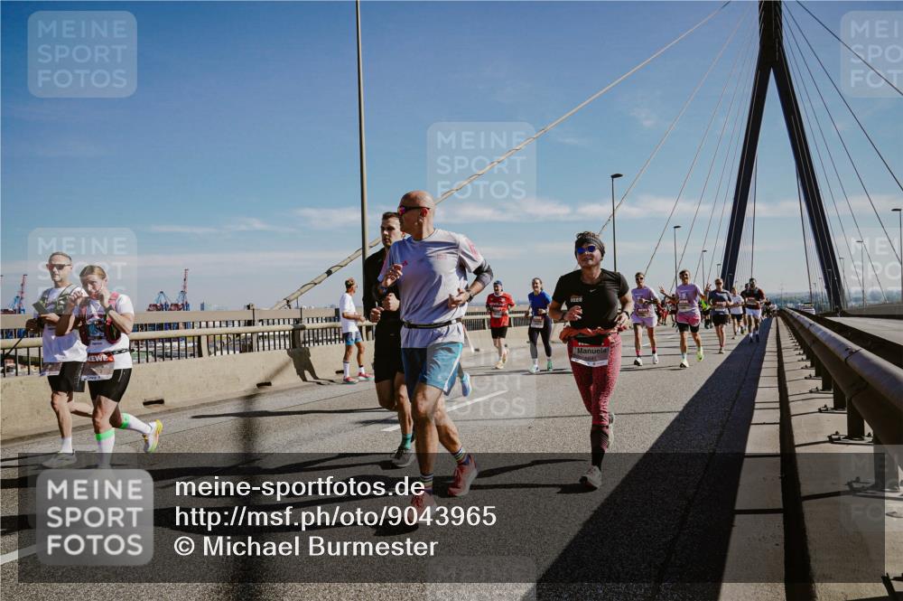 03.10.2025 - Köhlbrandbrückenlauf Michael Burmester http://msf.ph/oto/9043965 03.10.2025 12:25:41 Position 1  meine-sportfotos.de