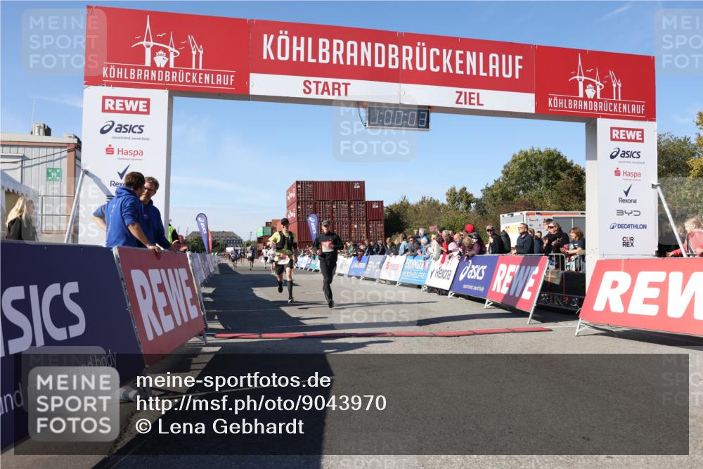 03.10.2025 - Köhlbrandbrückenlauf Lena Gebhardt http://msf.ph/oto/9043970 03.10.2025 13:00:03 Ziel 4261, 4319, 4554, 6368 meine-sportfotos.de