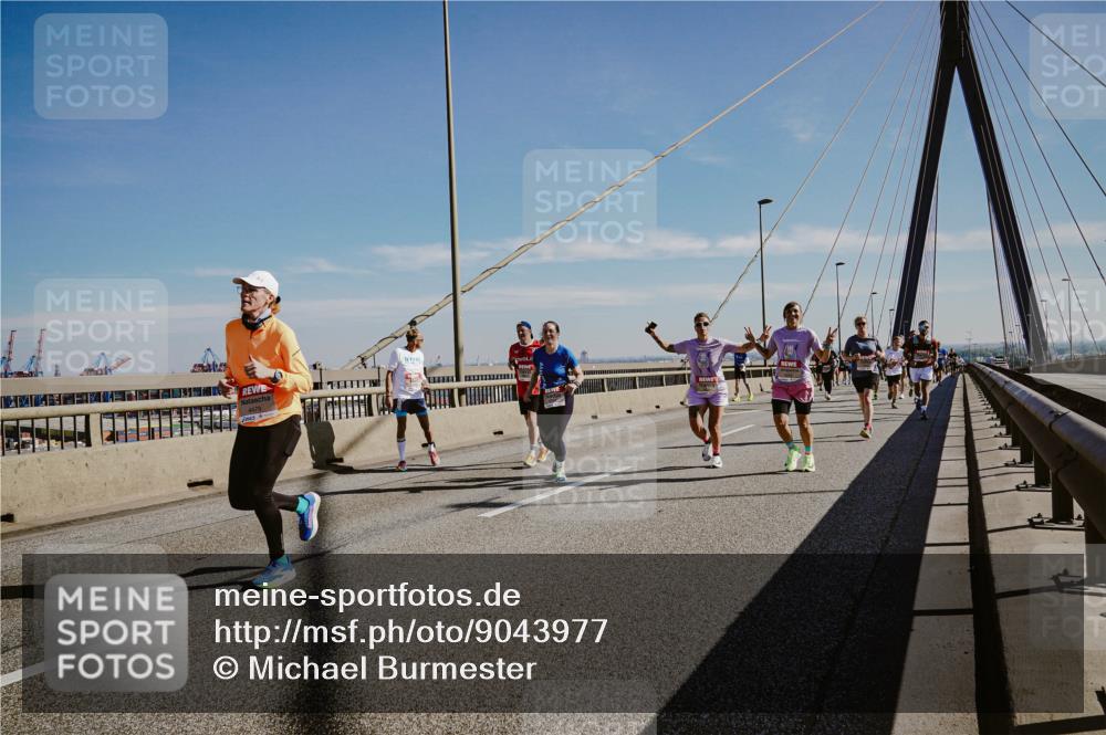 03.10.2025 - Köhlbrandbrückenlauf Michael Burmester http://msf.ph/oto/9043977 03.10.2025 12:25:42 Position 1 4479 meine-sportfotos.de