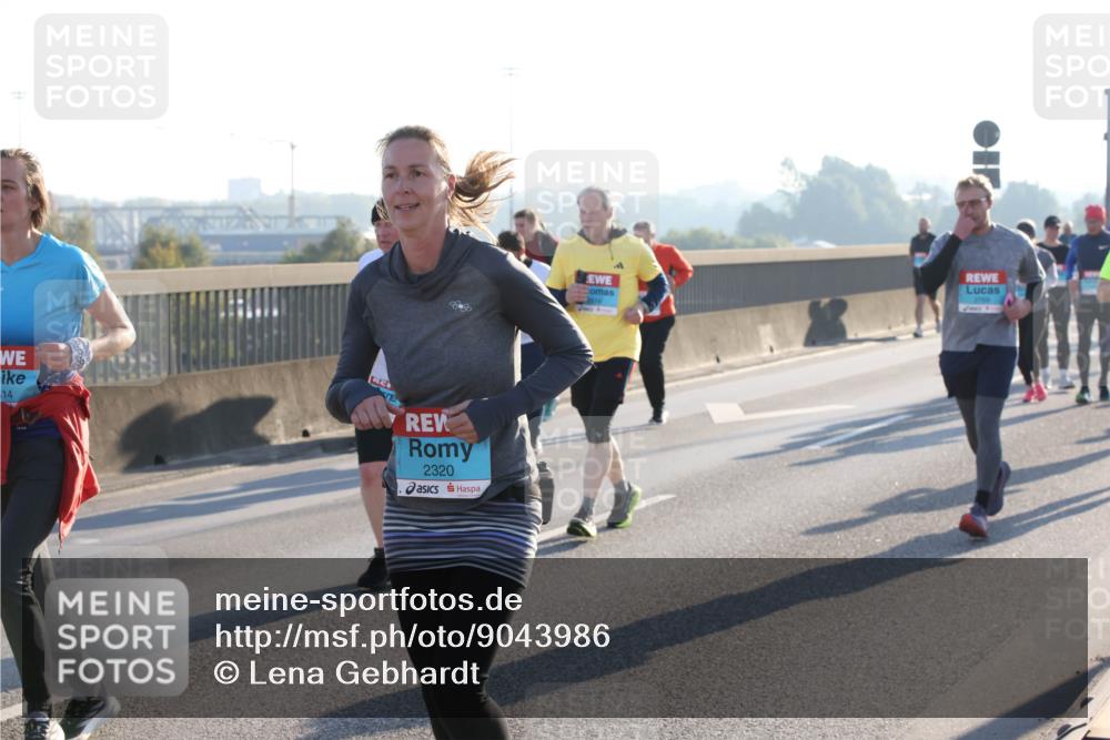 03.10.2025 - Köhlbrandbrückenlauf Lena Gebhardt http://msf.ph/oto/9043986 03.10.2025 09:26:58 Position 1 14, 2320 meine-sportfotos.de