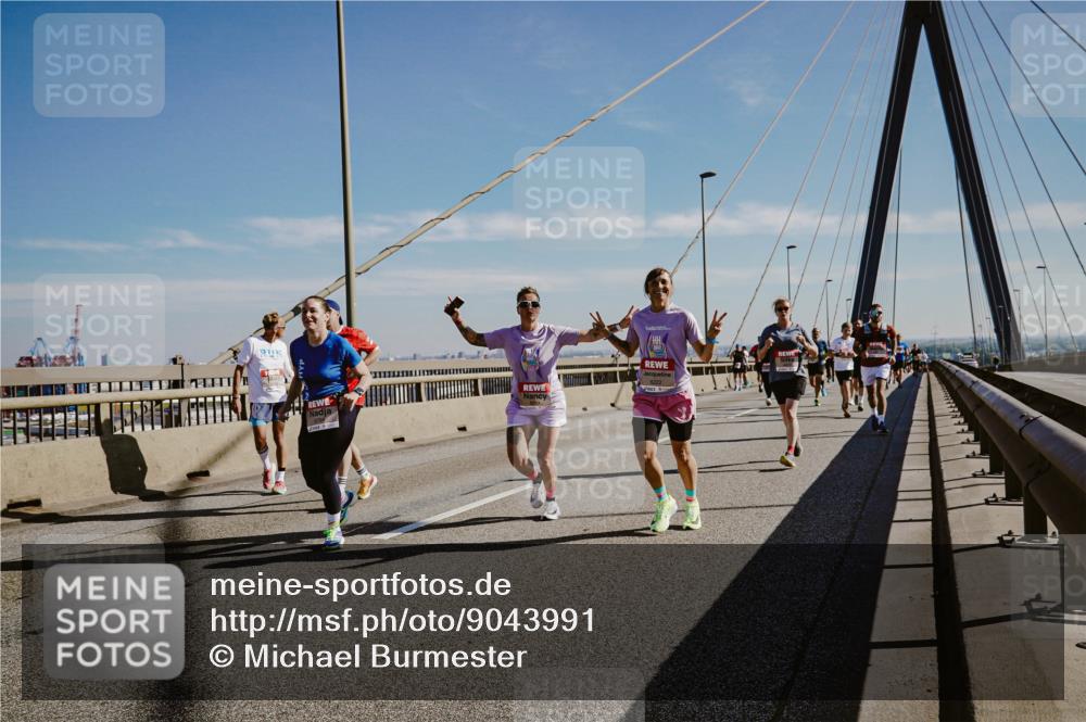 03.10.2025 - Köhlbrandbrückenlauf Michael Burmester http://msf.ph/oto/9043991 03.10.2025 12:25:42 Position 1  meine-sportfotos.de