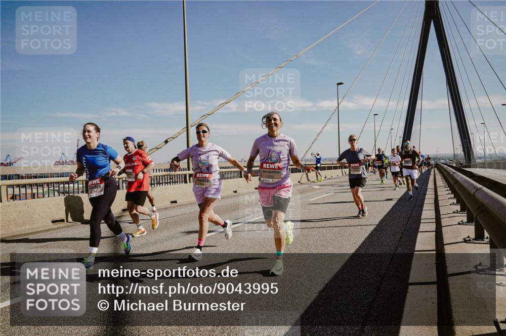 03.10.2025 - Köhlbrandbrückenlauf Michael Burmester http://msf.ph/oto/9043995 03.10.2025 12:25:43 Position 1 6222 meine-sportfotos.de