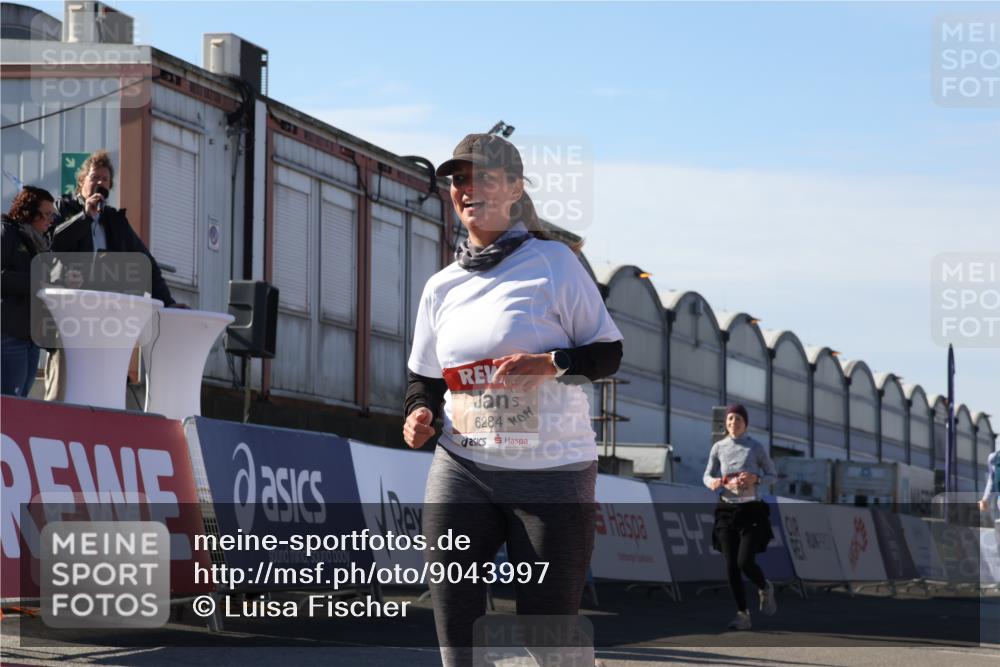 03.10.2025 - Köhlbrandbrückenlauf Luisa Fischer http://msf.ph/oto/9043997 03.10.2025 13:40:25 Ziel 5270, 5613, 6245, 6278, 6284 meine-sportfotos.de