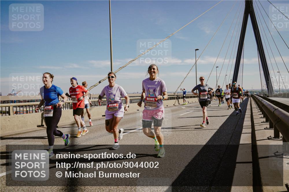03.10.2025 - Köhlbrandbrückenlauf Michael Burmester http://msf.ph/oto/9044002 03.10.2025 12:25:43 Position 1 6222 meine-sportfotos.de