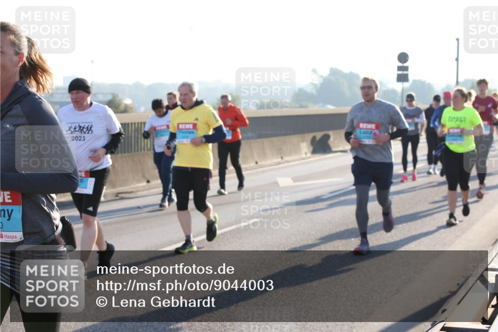 03.10.2025 - Köhlbrandbrückenlauf Lena Gebhardt http://msf.ph/oto/9044003 03.10.2025 09:26:59 Position 1 2023 meine-sportfotos.de