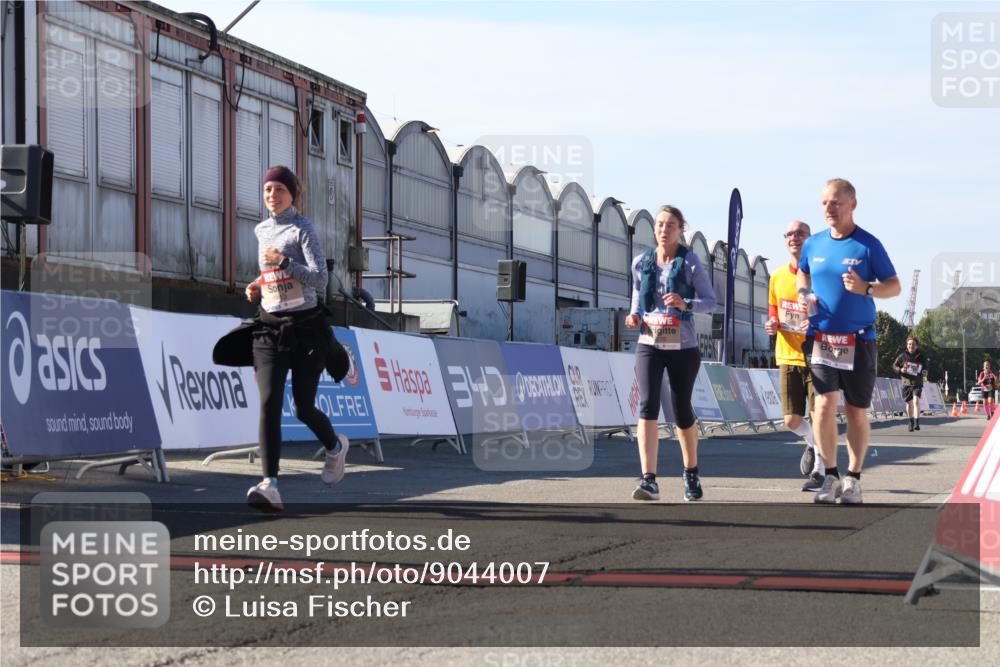 03.10.2025 - Köhlbrandbrückenlauf Luisa Fischer http://msf.ph/oto/9044007 03.10.2025 13:40:27 Ziel 5270, 5613, 6245, 6278, 6284 meine-sportfotos.de