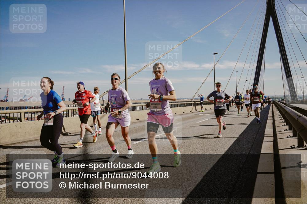 03.10.2025 - Köhlbrandbrückenlauf Michael Burmester http://msf.ph/oto/9044008 03.10.2025 12:25:43 Position 1 6222 meine-sportfotos.de