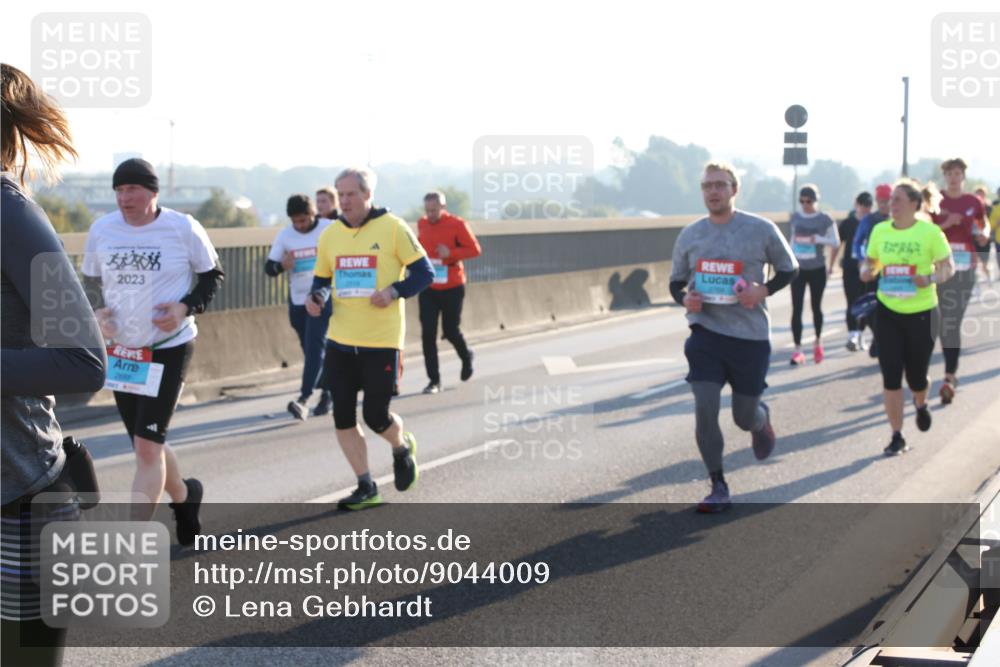 03.10.2025 - Köhlbrandbrückenlauf Lena Gebhardt http://msf.ph/oto/9044009 03.10.2025 09:26:59 Position 1 2023 meine-sportfotos.de