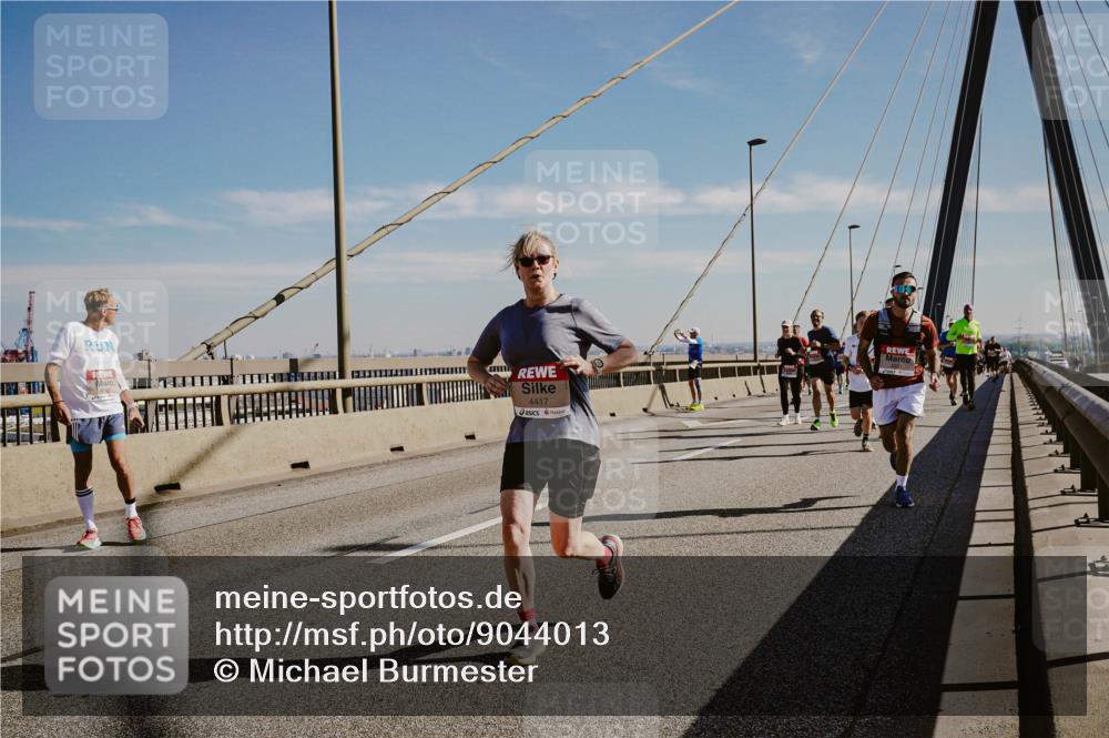 03.10.2025 - Köhlbrandbrückenlauf Michael Burmester http://msf.ph/oto/9044013 03.10.2025 12:25:44 Position 1 4417 meine-sportfotos.de