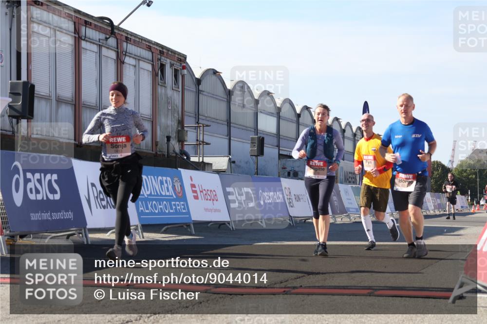 03.10.2025 - Köhlbrandbrückenlauf Luisa Fischer http://msf.ph/oto/9044014 03.10.2025 13:40:27 Ziel 5270, 5613, 6245, 6278, 6284 meine-sportfotos.de