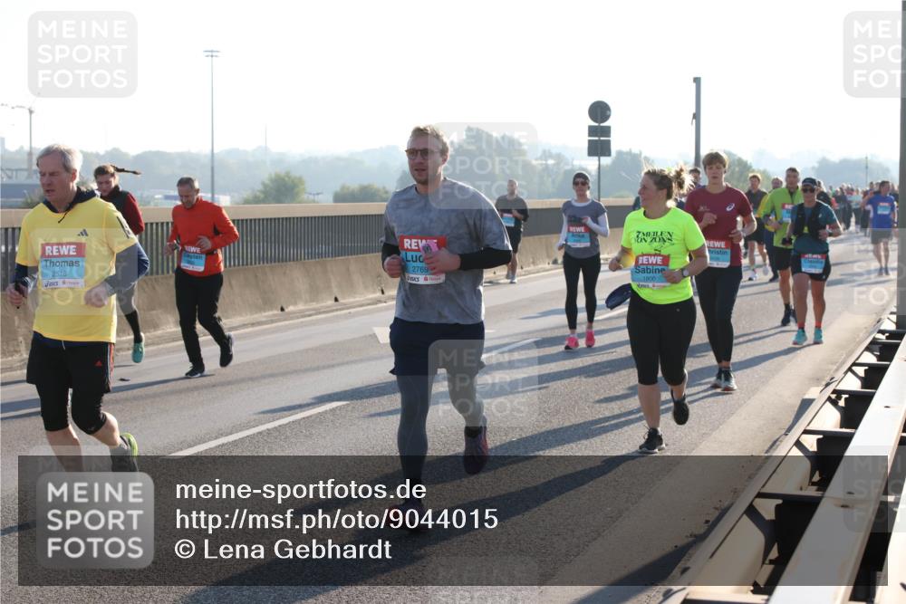 03.10.2025 - Köhlbrandbrückenlauf Lena Gebhardt http://msf.ph/oto/9044015 03.10.2025 09:27:00 Position 1 2518, 2769, 1800 meine-sportfotos.de