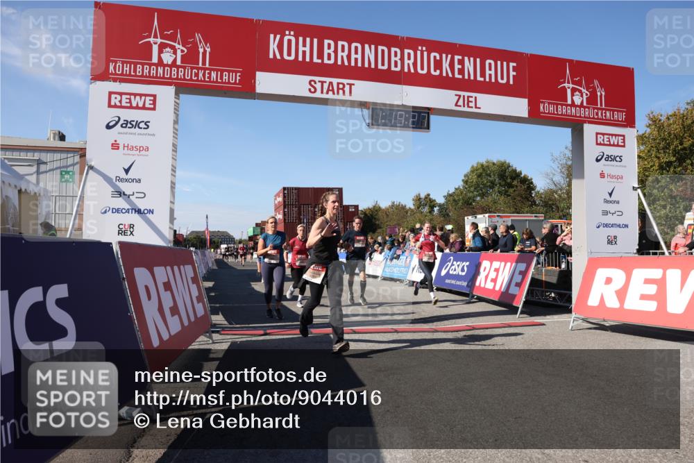 03.10.2025 - Köhlbrandbrückenlauf Lena Gebhardt http://msf.ph/oto/9044016 03.10.2025 13:19:28 Ziel 4593, 4691, 4971, 5009, 5405, 5443, 5451, 5578, 6057, 6230, 6576, 6753, 6776 meine-sportfotos.de