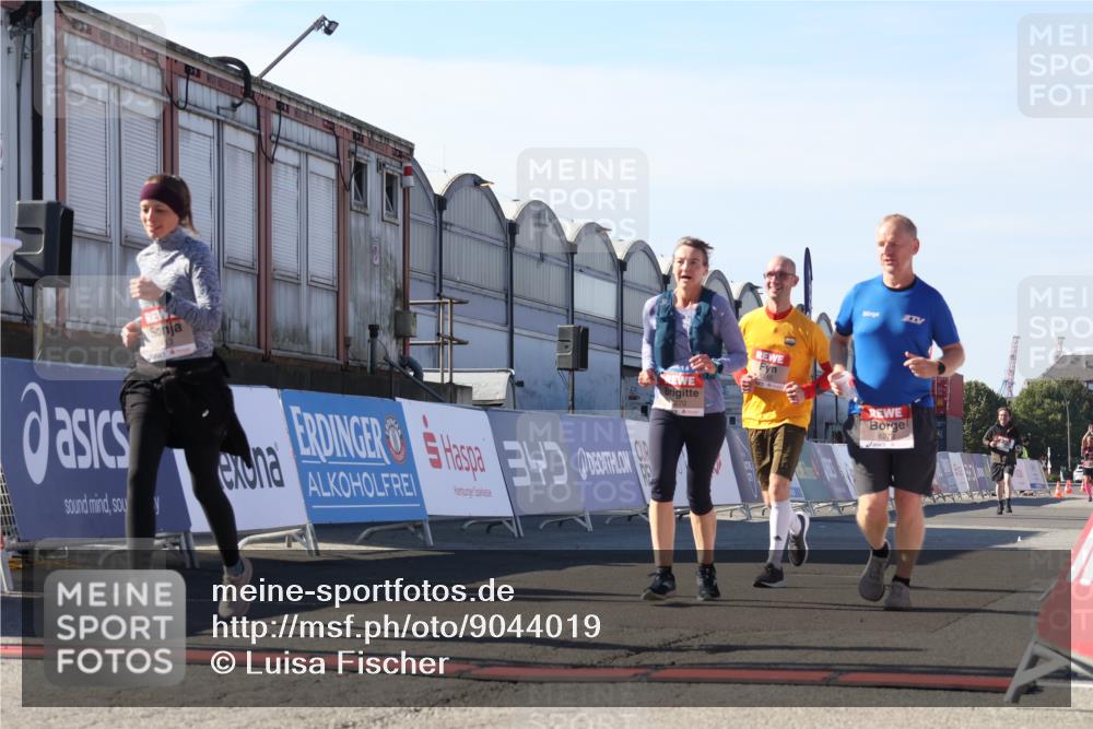 03.10.2025 - Köhlbrandbrückenlauf Luisa Fischer http://msf.ph/oto/9044019 03.10.2025 13:40:27 Ziel 5270, 5613, 6245, 6278, 6284 meine-sportfotos.de