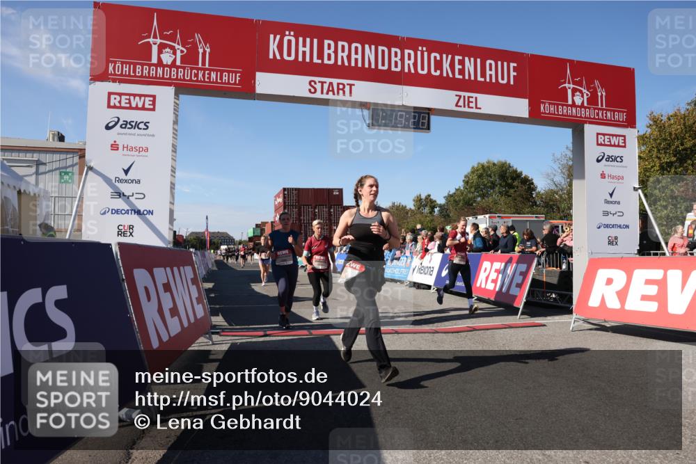 03.10.2025 - Köhlbrandbrückenlauf Lena Gebhardt http://msf.ph/oto/9044024 03.10.2025 13:19:28 Ziel 4593, 4691, 4971, 5009, 5405, 5443, 5451, 5578, 6057, 6230, 6576, 6753, 6776 meine-sportfotos.de