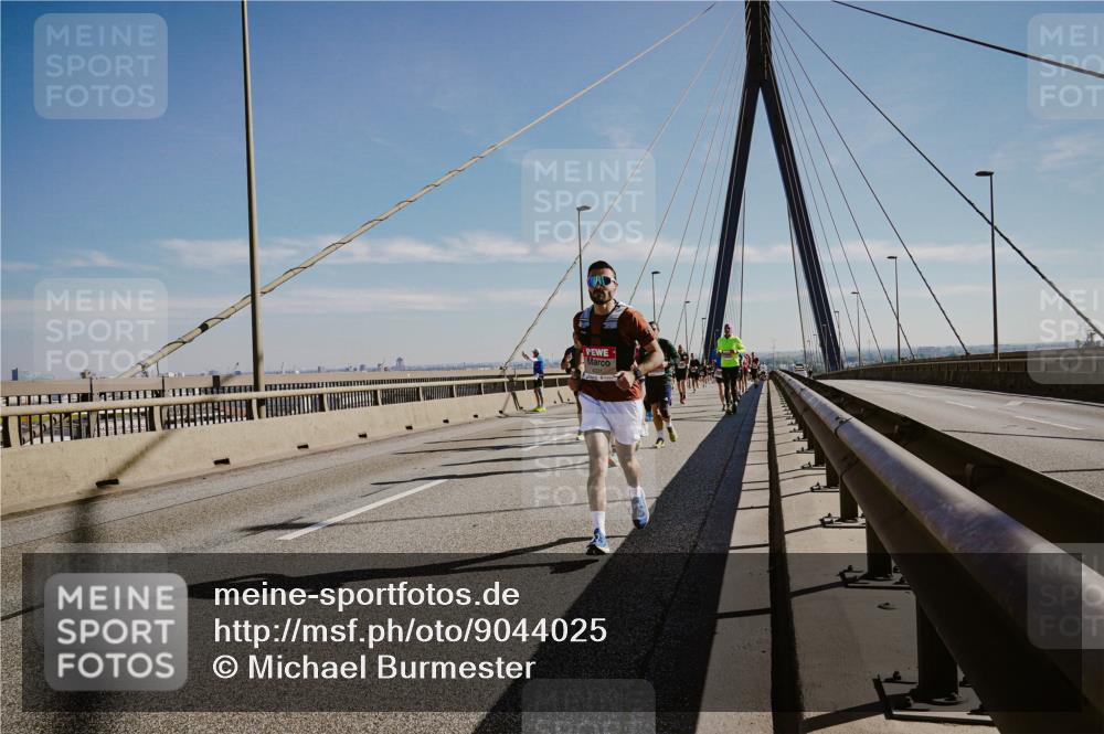 03.10.2025 - Köhlbrandbrückenlauf Michael Burmester http://msf.ph/oto/9044025 03.10.2025 12:25:45 Position 1  meine-sportfotos.de
