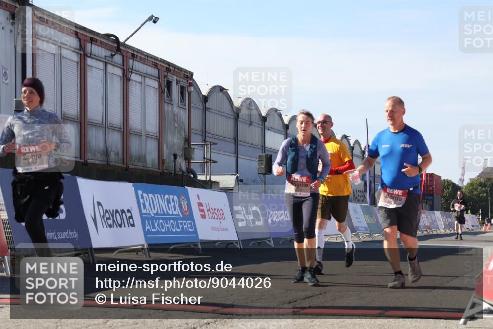 03.10.2025 - Köhlbrandbrückenlauf Luisa Fischer http://msf.ph/oto/9044026 03.10.2025 13:40:28 Ziel 5270, 5613, 6245, 6278, 6284 meine-sportfotos.de